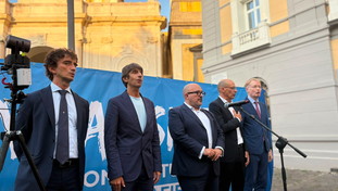 FdI in piazza contro la camorra: «La sinistra dalla parte sbagliata»
