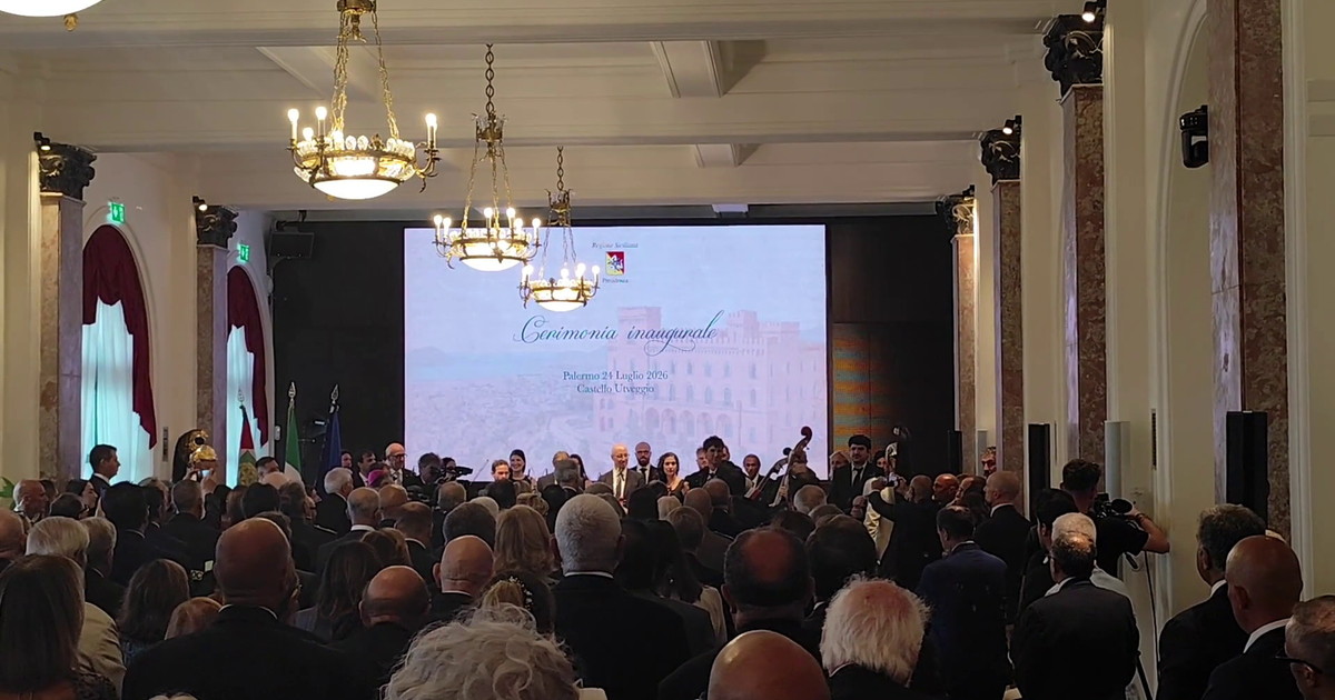 A Palermo riapre Castello Utveggio, Mattarella accolto dagli applausi