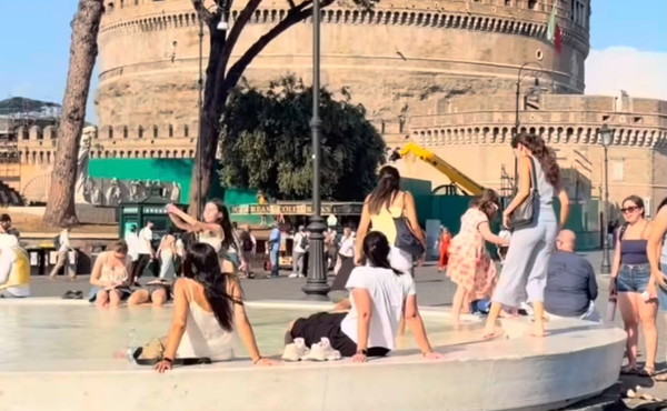 Fontane come piscine, boom di sanzioni per i turisti