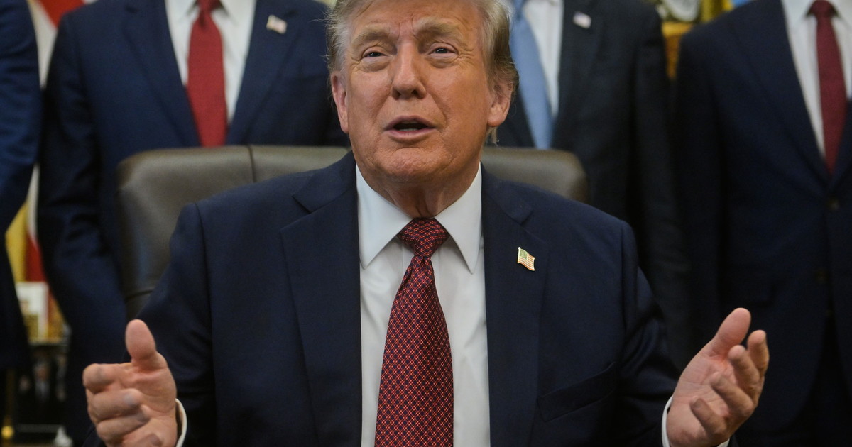trump presidente per la terza volta il colpo di scena e il nuovo cappellino a sorpresa da Iltempo.it trump presidente per la terza volta il colpo di scena e il nuovo cappellino a sorpresa