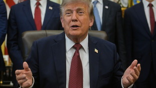 Trump presidente per la terza volta? Il colpo di scena e il nuovo cappellino a sorpresa