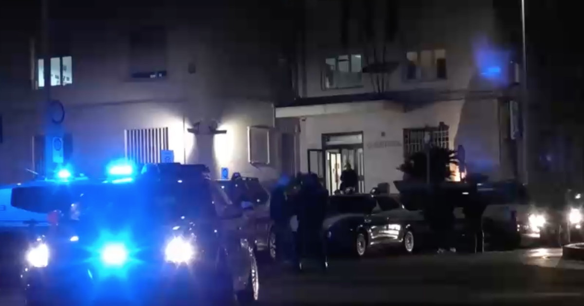 la polizia arresta i banditi prima dell assalto al portavalori carico di lingotti d oro guarda da Iltempo.it la polizia arresta i banditi prima dell assalto al portavalori carico di lingotti d oro guarda