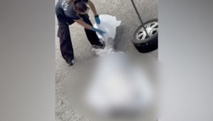 Nuovo video Fakir, il legale dei poliziotti: "Il motivo della chiazza di sangue"