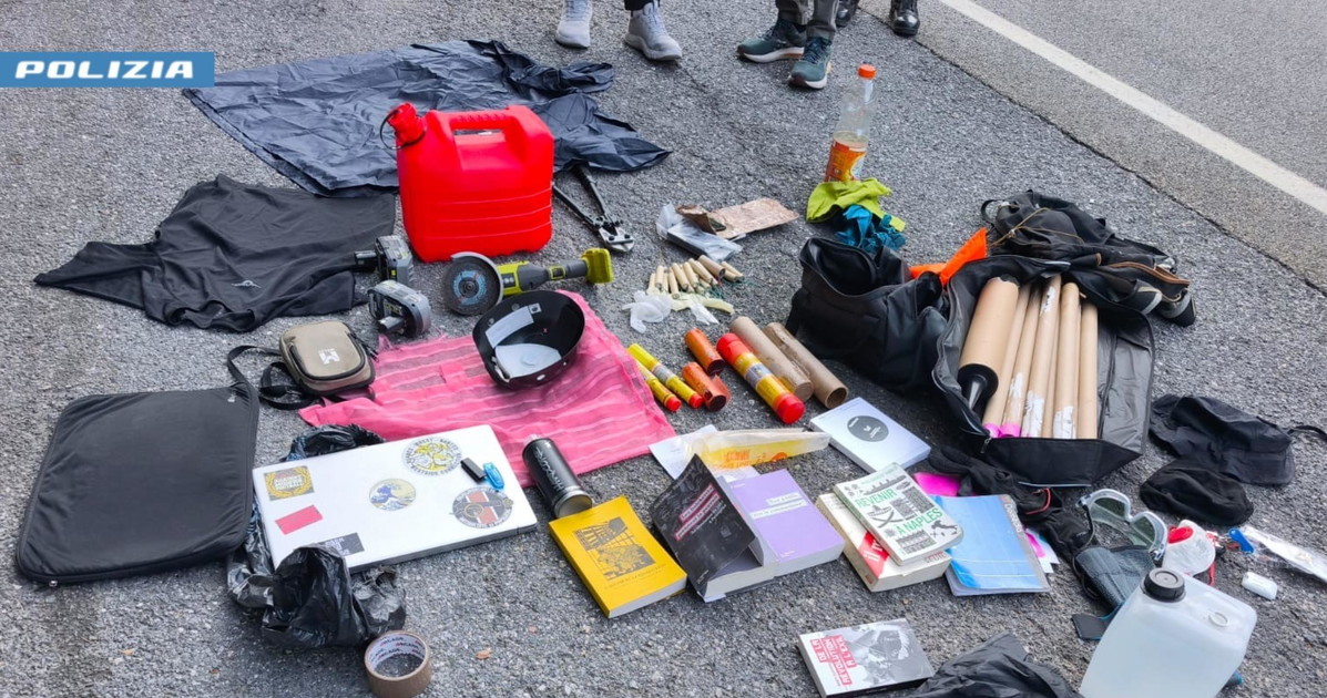 no tav scatenati pietre e bombe carta contro la polizia salvini frutti avvelenati della sinistra da Iltempo.it no tav scatenati pietre e bombe carta contro la polizia salvini frutti avvelenati della sinistra