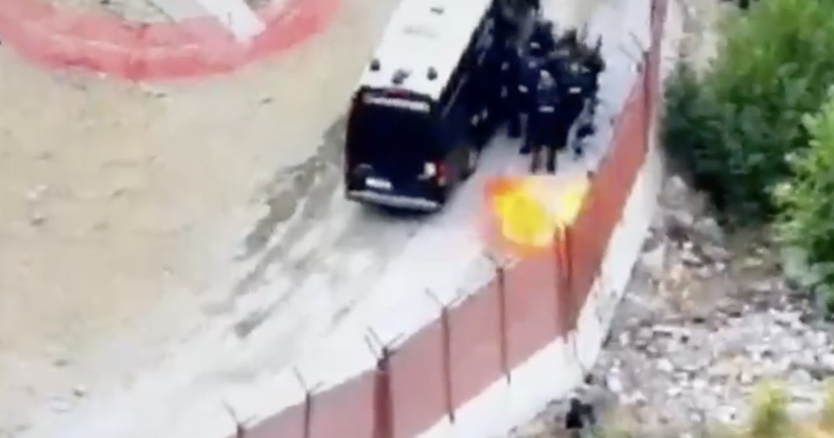razzi e bombe guerra notav in val di susa i video choc e l agguato alle forze dell ordine da Iltempo.it razzi e bombe guerra notav in val di susa i video choc e l agguato alle forze dell ordine