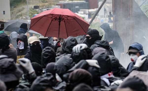 NoTav, "quasi tutti francesi" i 700 black bloc: il piano di guerra, le armi e i segnali in codice