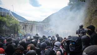 Guerriglia No Tav in Val di Susa: 436 identificati, un milione di danni e 126 agenti in ospedale
