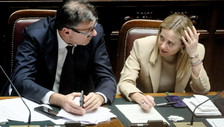 Carburanti alle stelle, Meloni accelera sul decreto taglia-prezzi. Poi le accise mobili