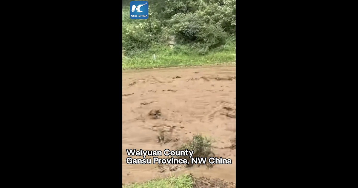 Cina, Gansu, corsa contro il tempo per i soccorsi dopo un'alluvione