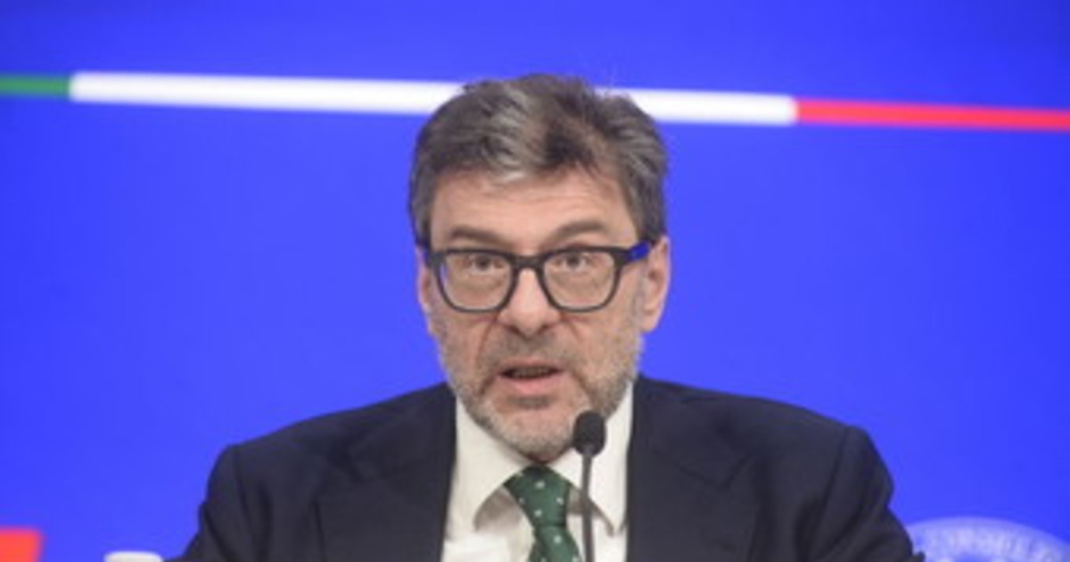 Giorgetti “Sconto solo sul gasolio di 17 centesimi fino al 6 agosto”