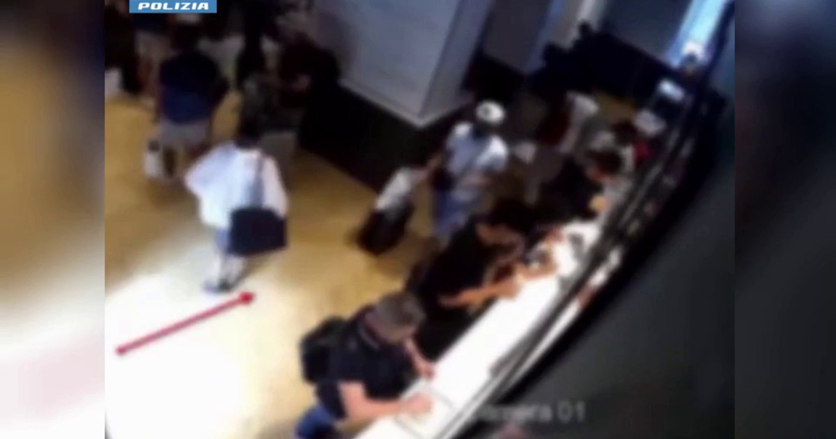 Furti e rapina alla Stazione Centrale di Milano, 5 persone arrestate