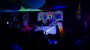 Una notte al Brancaleone, techno a tutto volume e alcol a fiumi
