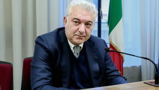 La supercazzola di Arcuri. Un'arringa infinita in cui spazia da Freud al Papa, ma non spiega nulla