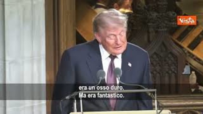 Trump scherza al funerale di Graham: Amato da tutti... beh non proprio, ma suonava bene