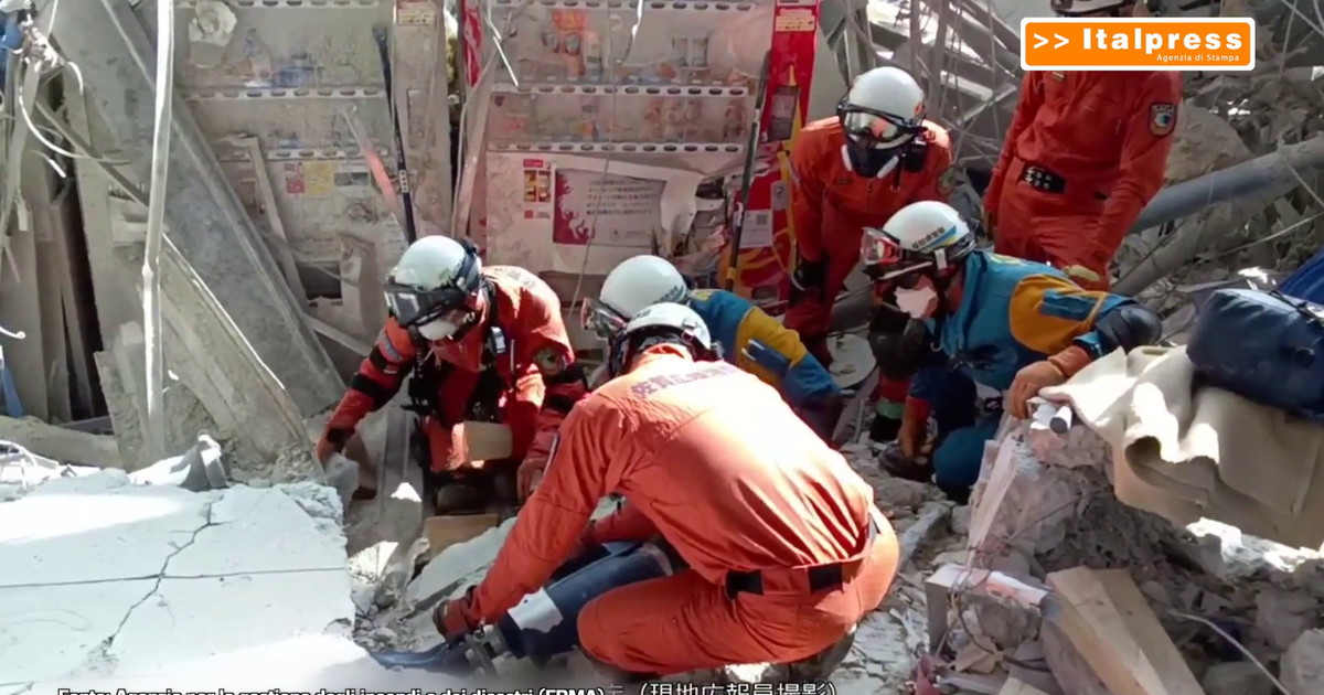Terremoto Giappone, si continua a scavare tra le macerie degli edifici crollati
