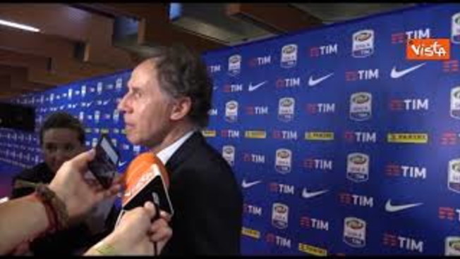milan smentisce la morte di franco baresi eccolo a presentazione calendario di serie a nel 2018 da Iltempo.it milan smentisce la morte di franco baresi eccolo a presentazione calendario di serie a nel 2018