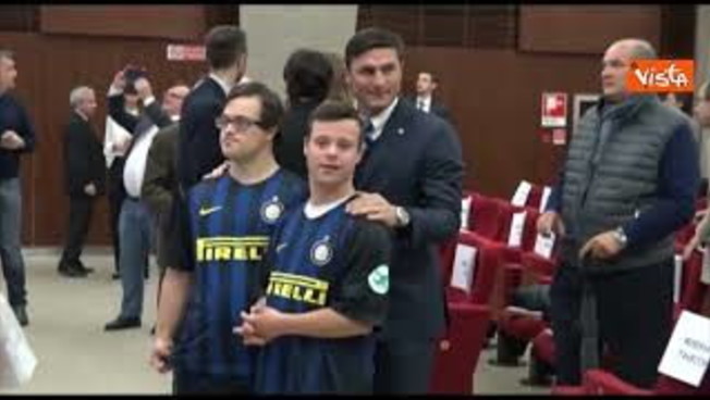 milan smentisce la morte di franco baresi eccolo nel 2017 a evento solidariet224 con javier zanetti da Iltempo.it milan smentisce la morte di franco baresi eccolo nel 2017 a evento solidariet224 con javier zanetti