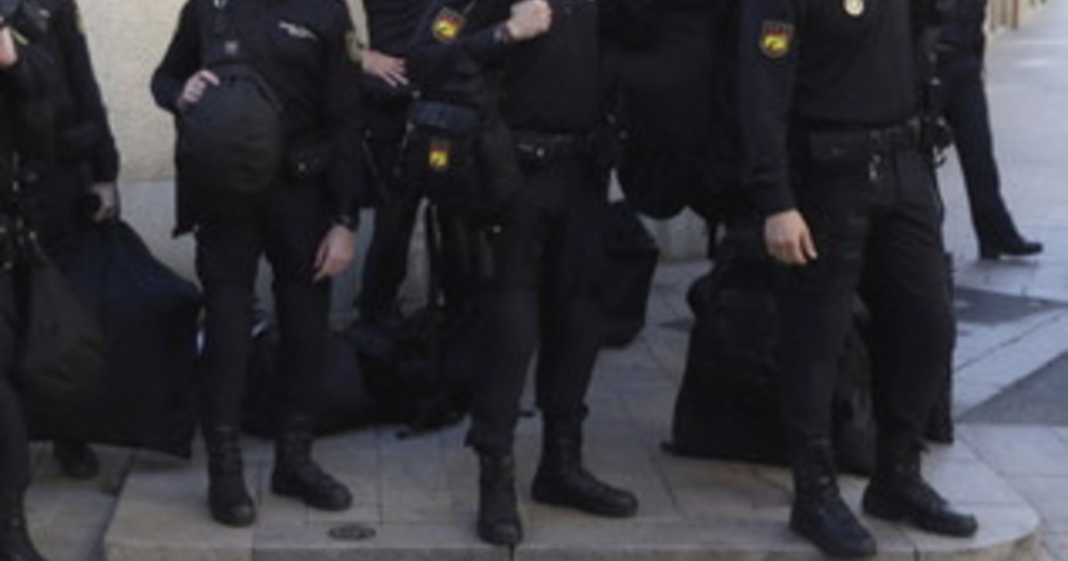 Il caso del ragazzo italiano morto durante un intervento di polizia a Barcellona: due inchieste