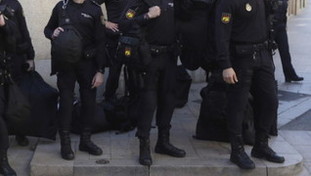 Il caso del ragazzo italiano morto durante un intervento di polizia a Barcellona: due inchieste