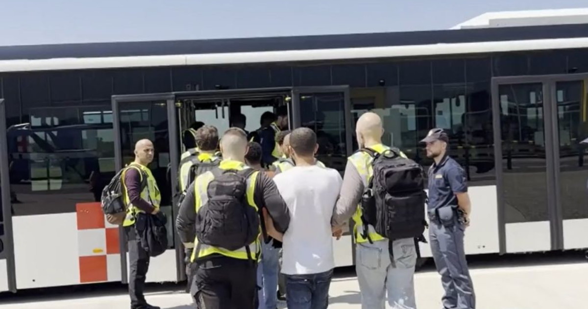 Contrasto all'immigrazione clandestina, espulsi 23 egiziani