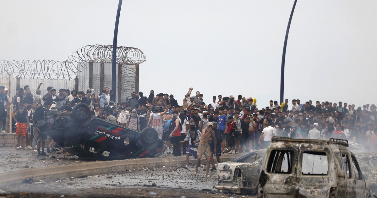 spagna almeno 49mila migranti a ceuta agenti dispiegati in citt224 da Iltempo.it spagna almeno 49mila migranti a ceuta agenti dispiegati in citt224