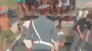 Ceuta, migranti dal Marocco. Caos e tensione fra le strade | <span style=color: rgb(153, 0, 0);>VIDEO</span>