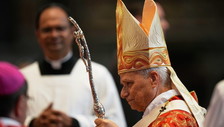 Leone promulga la nuova Costituzione vaticana: cancellata quella di Bergoglio