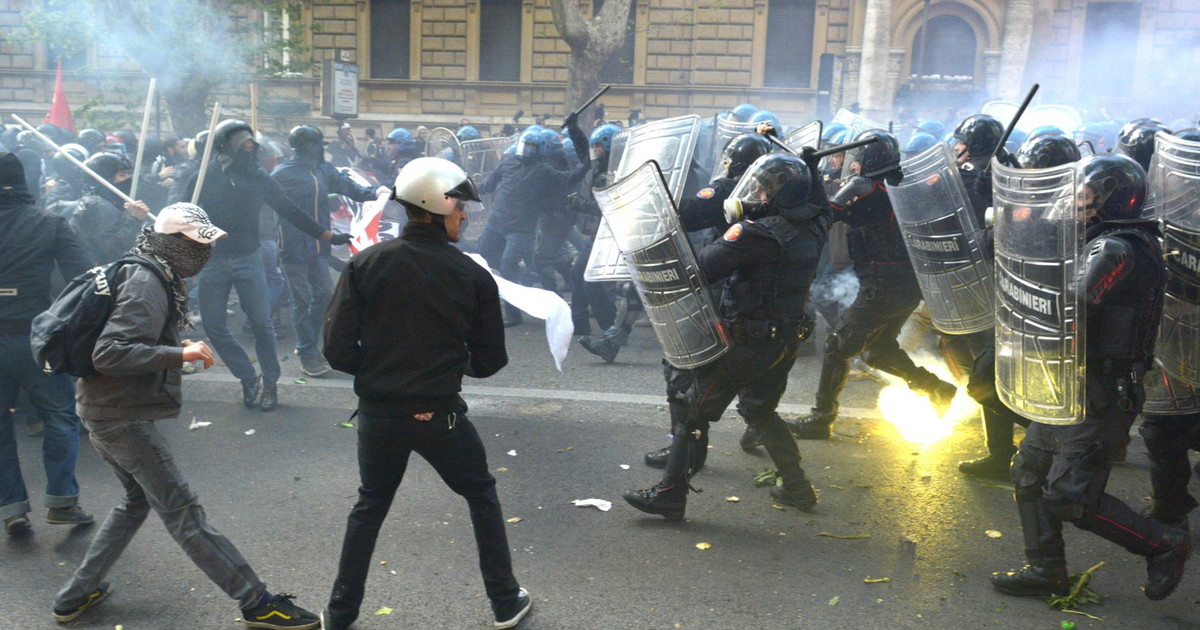 Insicurezza democratica. Scontri, rivolte e devastazioni: così i governi di sinistra hanno gestito l'ordine