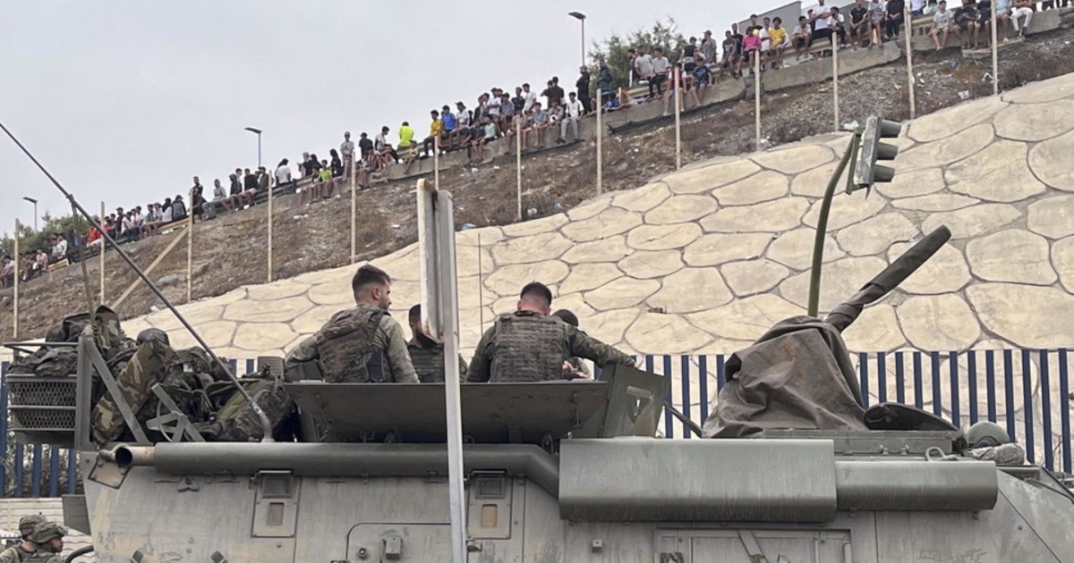 Non sapevamo nulla, il tragico flop di Madrid su Ceuta. E Sanchez ci prova con i galleggianti