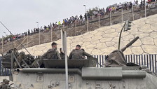 Non sapevamo nulla, il tragico flop di Madrid su Ceuta. E Sanchez ci prova con i galleggianti