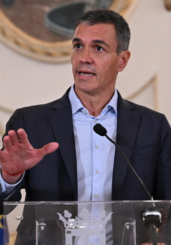 Sanchez, meritato riposo. Dopo il disastro a Ceuta va in vacanza a Lanzarote