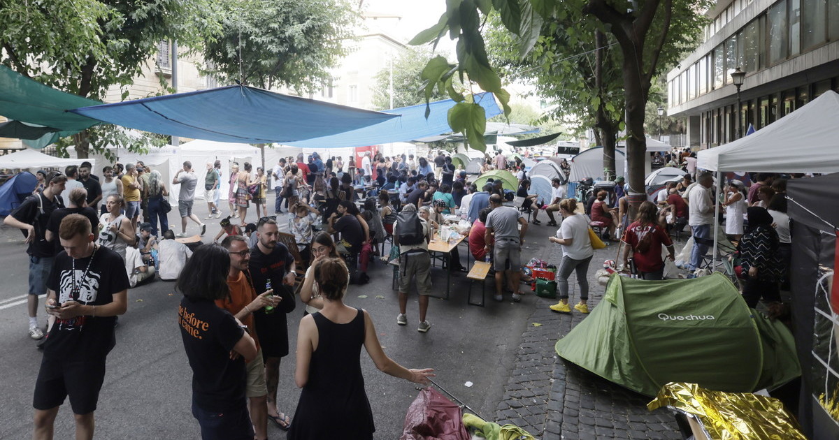 Spin Time, il Comune tratta per comprare il centro sociale. Sopralluogo nel palazzo