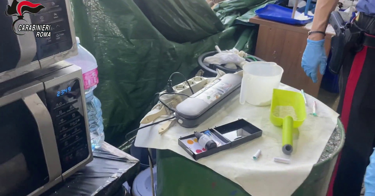 Scoperta una raffineria di cocaina a Latina, 5 arresti