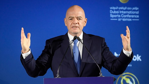 Calcio, il retroscena che rimette nei guai Infantino. Ecco l'accordo segreto tra FIFA e Superlega