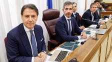 Conte fa melina, si becca una smentita e ammette: Non eravamo pronti. Alle corde sul piano pandemico