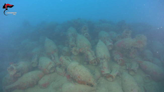 Scoperto un relitto romano con centinaia di anfore al largo di Mazara del Vallo