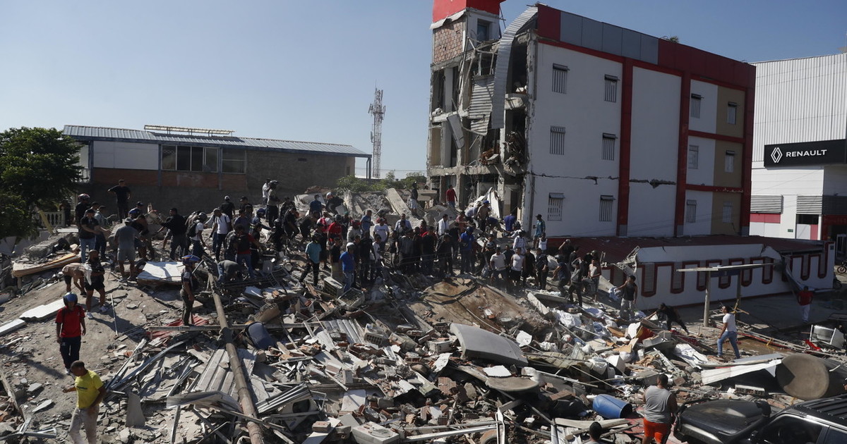 Terremoto in Colombia, decine di vittime sotto ai palazzi crollati