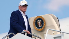 Trump, la minaccia di un attentato e la fuga dall'Air Force One con il camion del catering: il retroscena