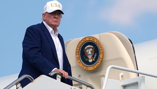 Trump, la minaccia di un attentato e la fuga dall'Air Force One con il camion del catering: il retroscena