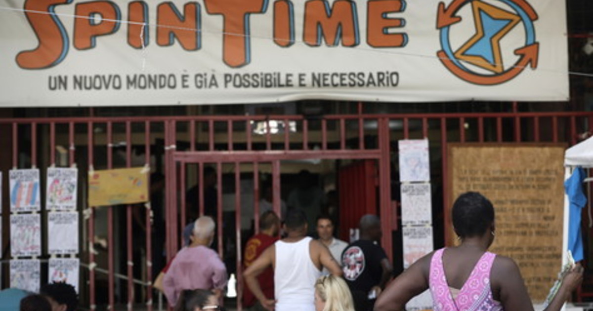 Spin Time, gli ex occupanti fanno pure gli schizzinosi: Alloggi troppo lontani