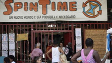 Spin Time, gli ex occupanti fanno pure gli schizzinosi: Alloggi troppo lontani