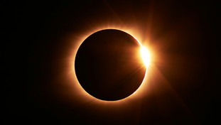Lo spettacolo dell'eclissi solare, l'orario e i punti migliori per vederla
