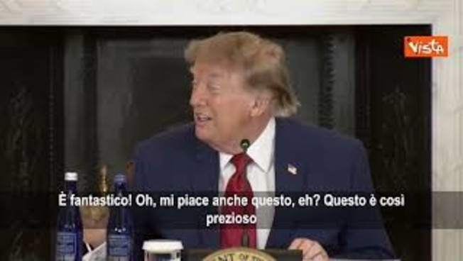 Tavolo rotonda minatori Usa, Trump riceve dell'oro: Molto prezioso, la gente non lo sa