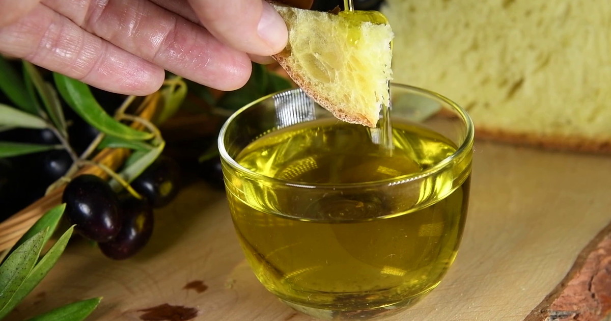 Olio d'oliva, oltre 200 mila tonnellate invendute: filiera in crisi