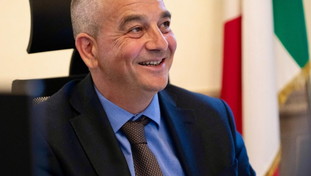 Fazzolari inchioda Ranucci: Si scusi e chiarisca quella telefonata con Lavitola