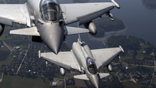 Drone nello spazio aereo Nato, allarme in Lettonia: abbattuto dai caccia italiani
