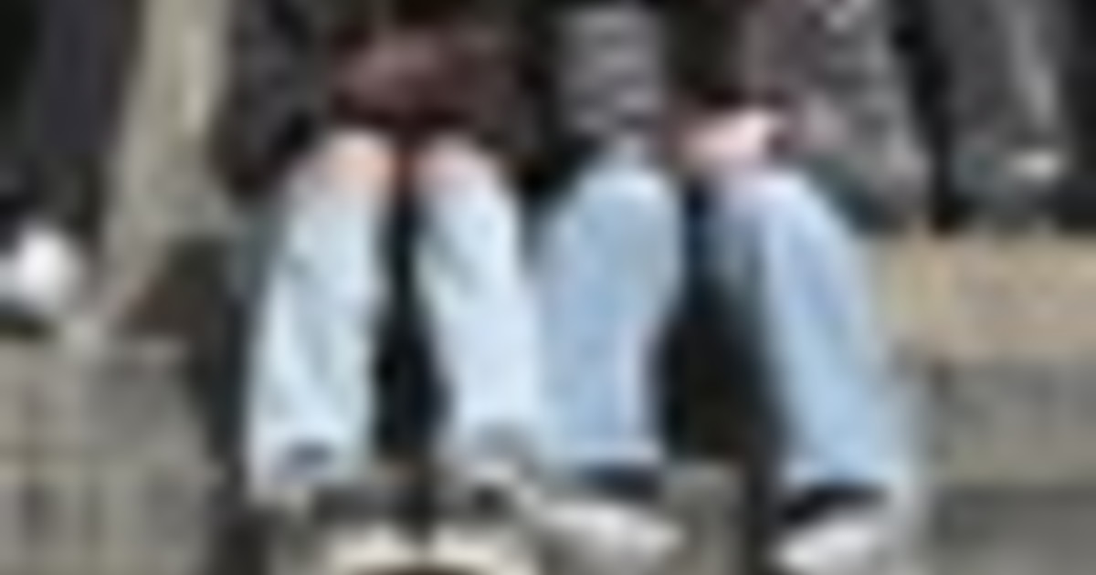 Corte Costituzionale francese boccia divieto social per minori 15 anni