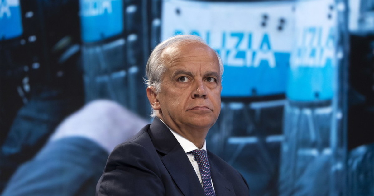 meno reati crollo degli sbarchi rimpatri raddoppiati piantedosi smonta i deliri sinistri video da Iltempo.it meno reati crollo degli sbarchi rimpatri raddoppiati piantedosi smonta i deliri sinistri video