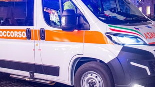 Lasciata senza vita davanti all'ospedale: rintracciato il compagno