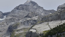 Svizzera, il ghiacciaio si scioglie e restituisce i corpi di due alpinisti scomparsi